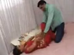 Porno familie med venner den fyr fra bremen slikker vulva og stift dryuchit unge ven