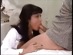 Porno videoer hjem for unge piger brunetter med hairy pussy ønskede at kneppe og kom til naboen