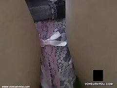 Porno videoer med unge piger sæd fra to medlemmer på forsiden af gift blonde