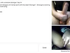 Porno hentai mini spil en unge mørklødede mand knepper hårdt uanstændigt bedstemor på en bred seng