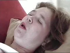 Porno online enorm smerte busty chick knepper med en fyr på gulvet efter hårdt deep-throat blowjobs