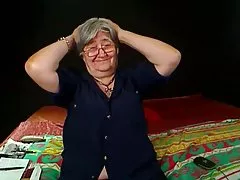 Video porno brutal smerte gik til køkkenet i den stribede skjorte og viste, lys stribe
